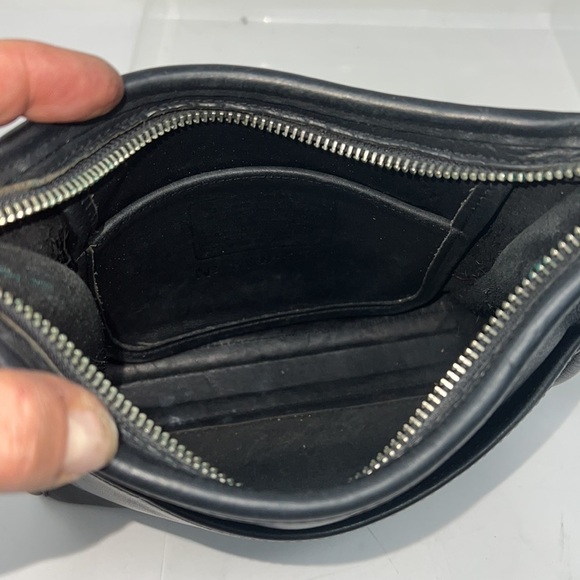 Coach Legacy K9N-9997 Black Leather Crossbody Shoulder Zip Bag - Picture 12 of 14